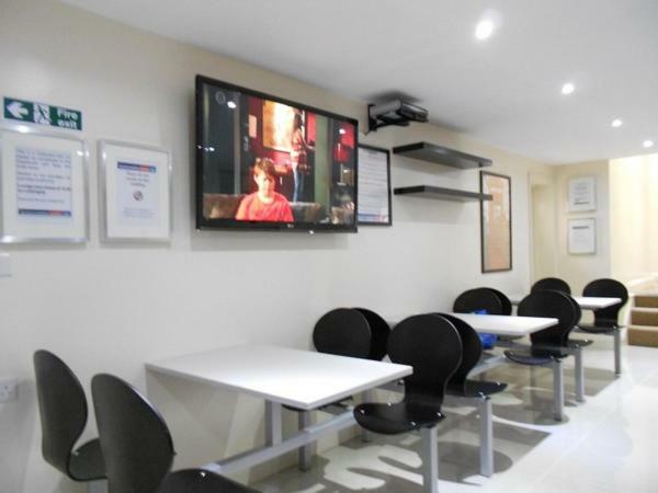 Accommodation Лондон Екстериор снимка