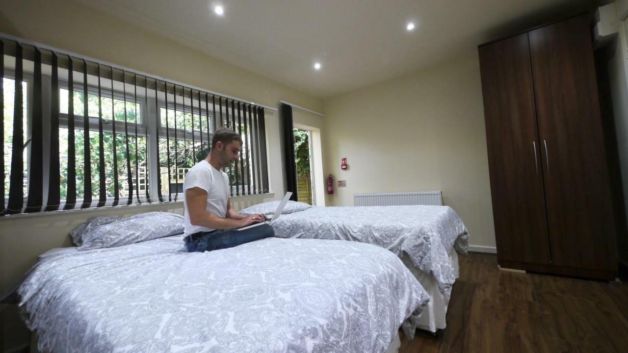 Accommodation Лондон Екстериор снимка
