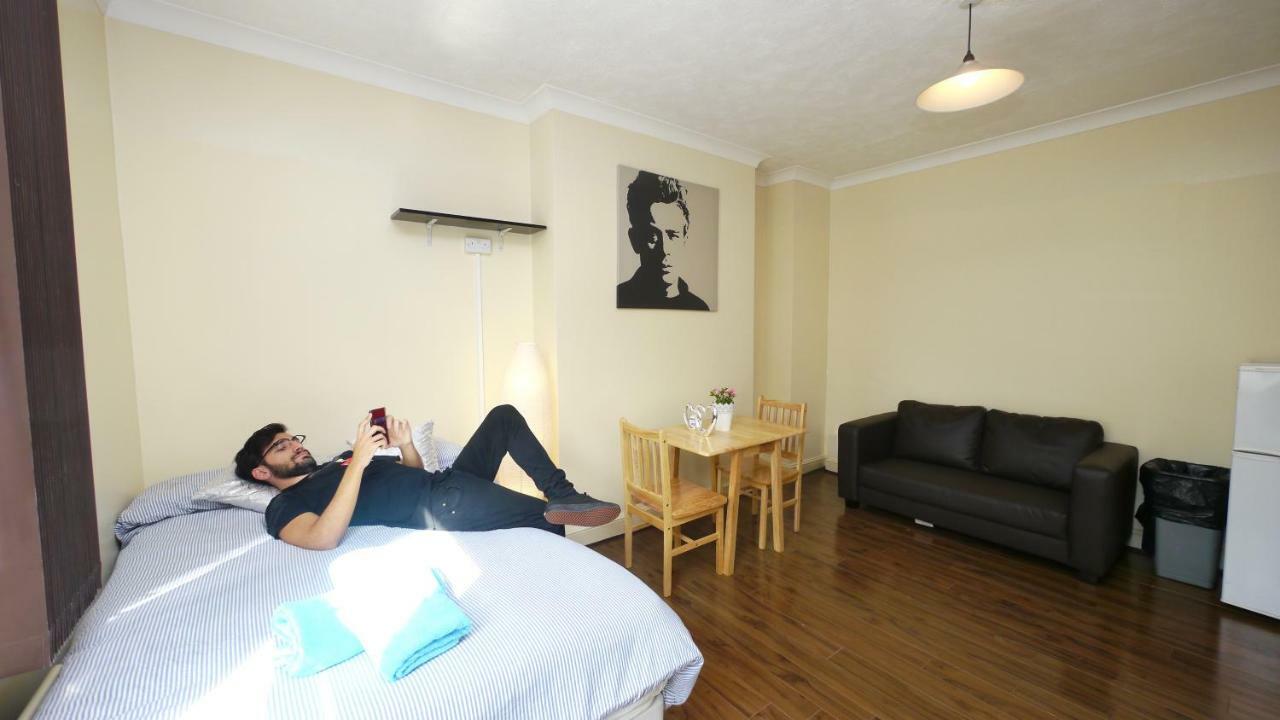 Accommodation Лондон Екстериор снимка